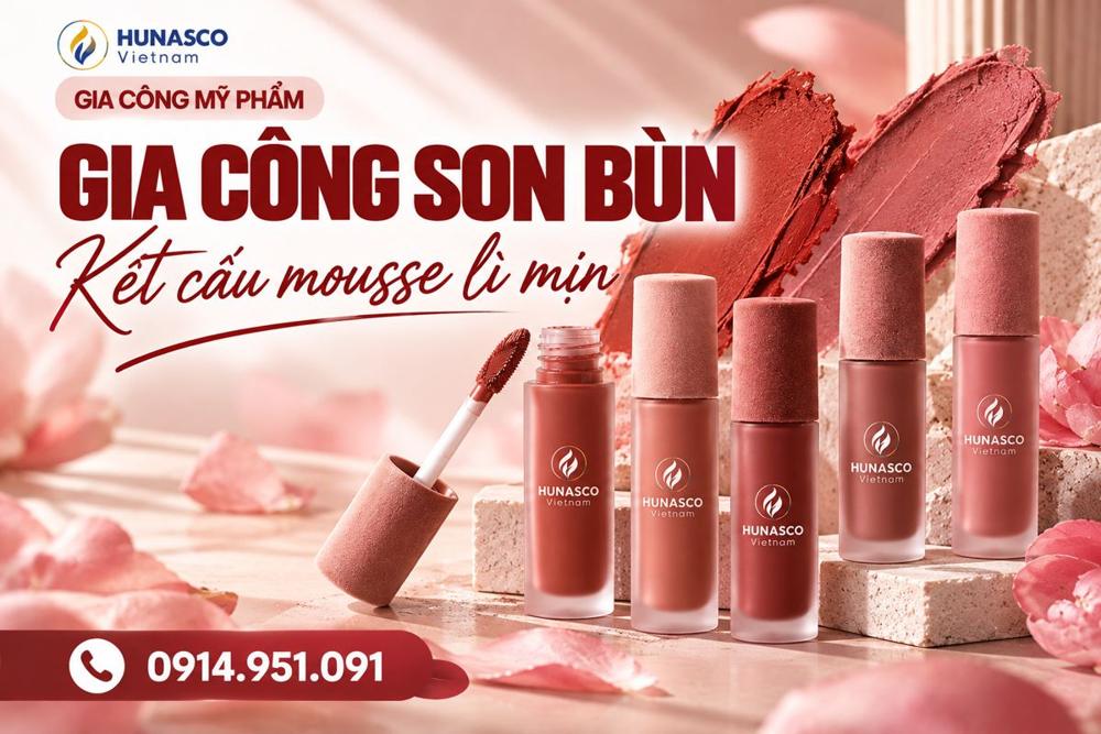 Son bùn tông hồng đất kết cấu mousse lì mịn, vỏ thủy tinh mờ nắp nhung